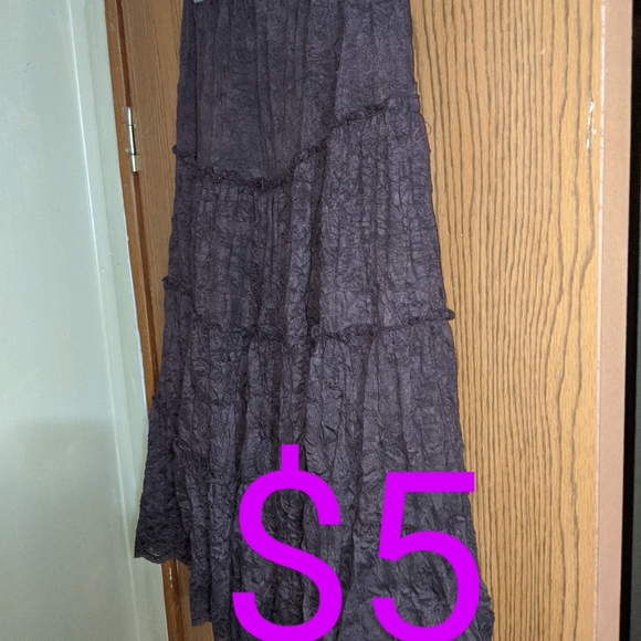 Dresses - Picture 4 of 7